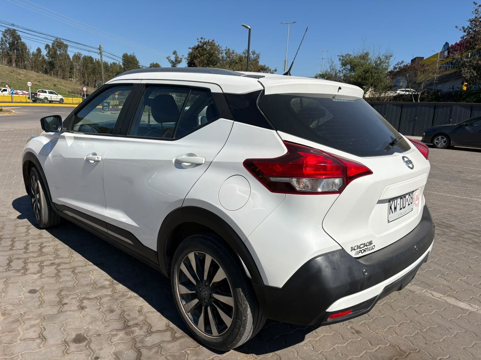 Nissan Kicks – Automático – Blanco Perlado